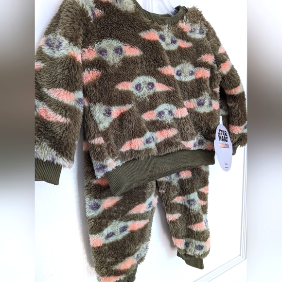 Star Wars The Mandalorian Baby Boys Baby Yoda Long Sleeve Top and Pants 3-6 M - Picture 3 of 7